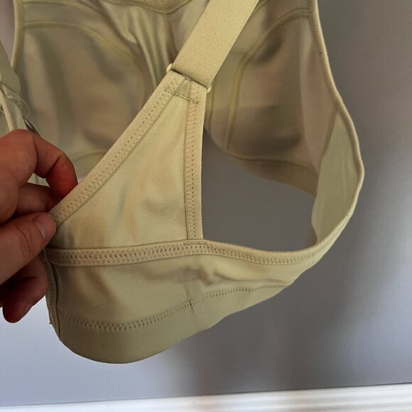 48C - WingsLove Sports Bra - Picture 8 of 9